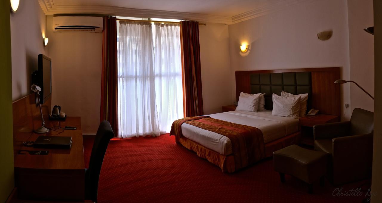 Leon Hotel Kinshasa Exterior photo