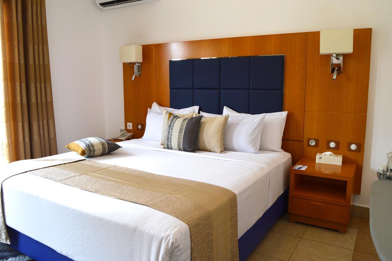 Leon Hotel Kinshasa Exterior photo