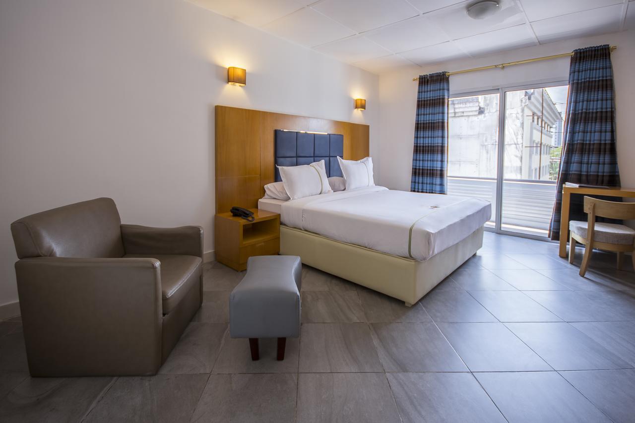 Leon Hotel Kinshasa Exterior photo